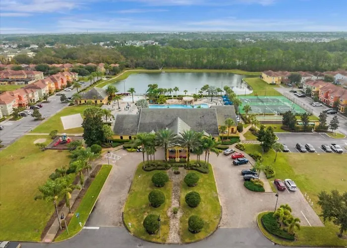 4 Bedrooms - 3 Bathrooms - Paradise Palms 8881 Cp