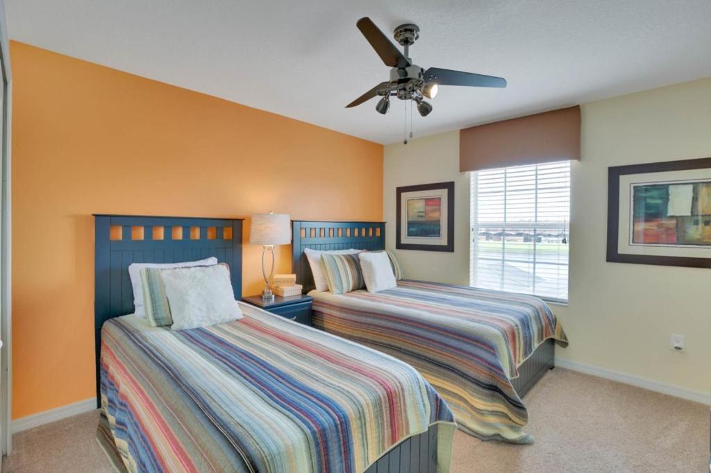 4 Bedrooms - 3 Bathrooms - Paradise Palms 8881 Cp
